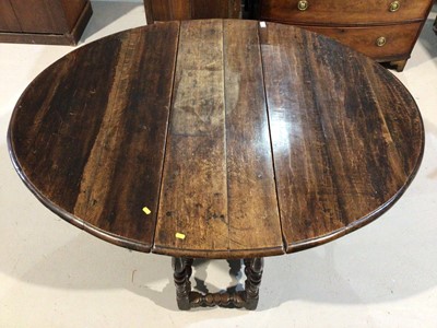 Lot 982 - Oak drop leaf table