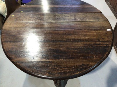 Lot 982 - Oak drop leaf table