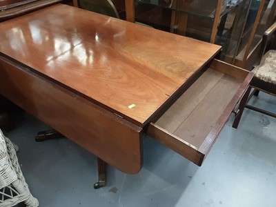 Lot 1114 - Antique mahogany drop leaf table