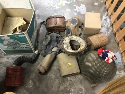 Lot 441 - Lot of militaria including binoculars