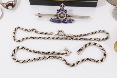 Lot 37 - Small group of silver jewellery to include Royal Artillery sweetheart brooch