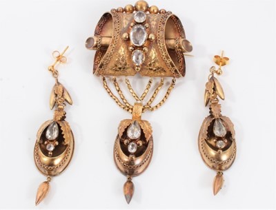 Lot 589 - Victorian suite of yellow metal jewellery