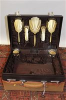 Lot 1469 - Ladies' 1930s fitted travelling / vanity case -...