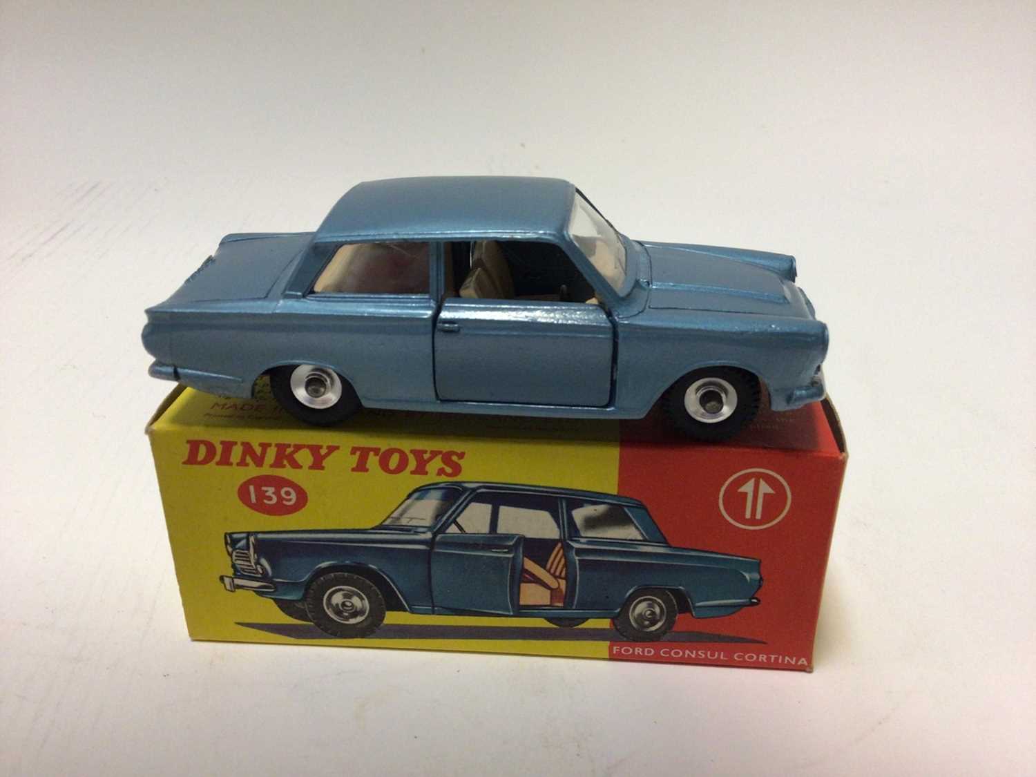 Dinky Toys 139 Ford Consul Cortina Made In England + Boîte D'origine Dinky Toys 139 Ford Consul Cortina Made In England + Boîte D'origine