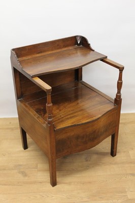 Lot 868 - George III mahogany commode