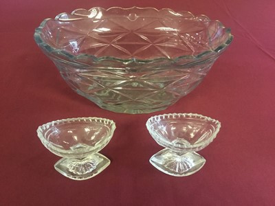 Lot 138 - George III cut glass fruit bowl and a pair of Georgian cut glass salts