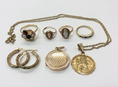 Lot 722 - Group of gold and yellow metal jewellery