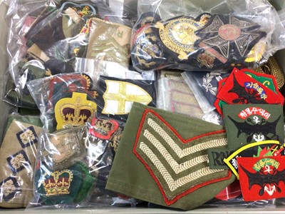 Lot 799 - Large collection of British and American military cloth badges (1 box)