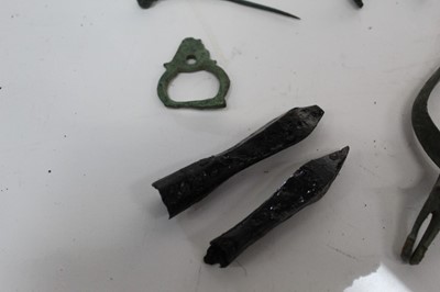 Lot 2356 - Roman and medieval artefacts found in England, to include brooches, bronze key heads, knife handles x 4, crossbow bolts x 2, and other items