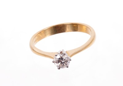 Lot 580 - Diamond single stone ring