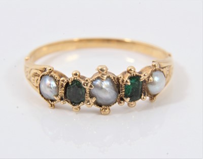 Lot 563 - Victorian emerald and pearl five stone ring