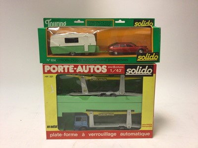 Lot 2391 - Solido Car Transporter with Trailer No.321, Citroen CX2200 with caravan No.614, both boxed (2)