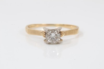 Lot 373 - 18ct gold diamond single stone ring