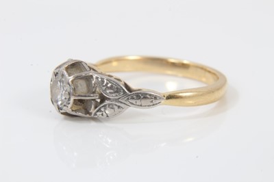 Lot 375 - Diamond single stone ring