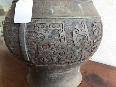 Lot 774 - Antique Chinese bronze vase