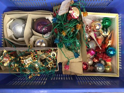 Lot 562 - Quantity of vintage Christmas decorations, including baubles, lights, etc