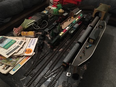 Lot 570 - Scalextric and Hornbymodel railway