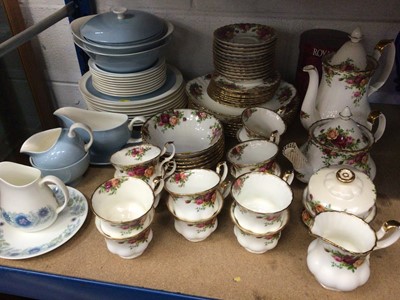 Lot 137 - Royal Albert Old Country Roses pattern tea and dinnerware together with a Wedgwood Summer Set pattern dinner service