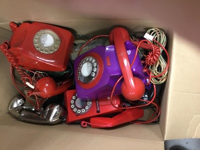 Lot 285 - Quantity old telephones