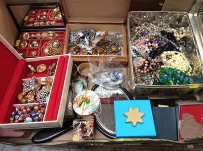 Lot 718 - Large quantity costume jewellery and bijouterie