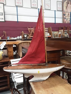 Lot 90 - Old pond yacht and an Imperial world globe