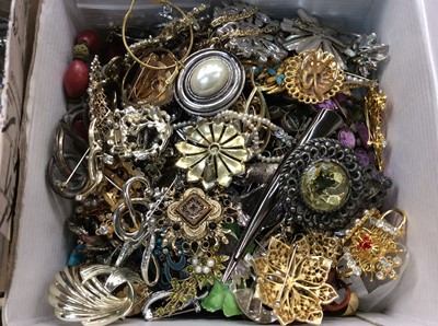 Lot 737 - Box of costume jewellery including large collection of brooches and rings