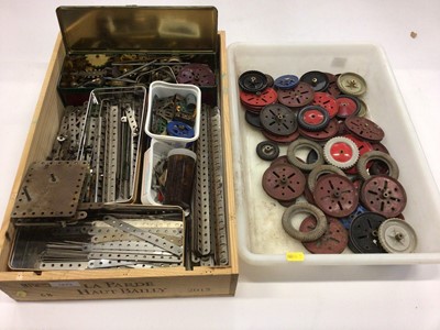 Lot 1843 - Two trays of assorted Meccano