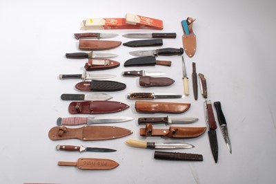 Lot 1028 - Collection of good quality fighting and hunting knives (19)