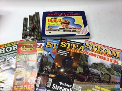 Lot 1916 - Bachman limited edition Green Arrow locomotive and tender in wooden box plus associated book and track together with steam magazines and Hornby Dublo book