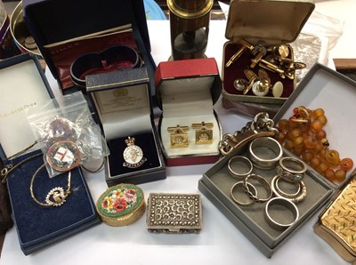 Lot 740 - Silver snuff box, group silver dress rings, other costume jewellery and sundries