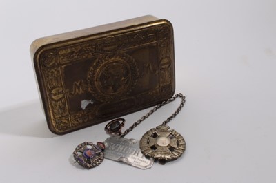 Lot 753 - First World War Princess Mary Gift Tin together with Zeppelin L15 Whisky label and cap badges