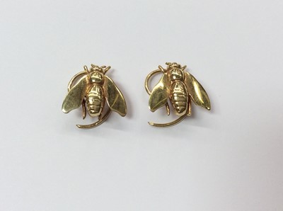 Lot 709 - Pair 9ct gold brooches/buttons in the form of bees, with spiral fittings