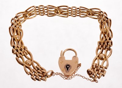 Lot 578 - Edwardian yellow metal gate bracelet with padlock clasp, stamped 18ct.