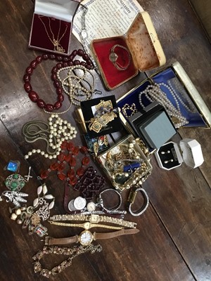 Lot 724 - Vintage costume jewellery, wristwatches and bijouterie to include a simulated/Bakelite 'cherry amber' bead necklace