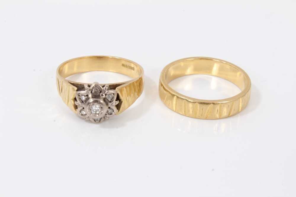 Lot 41 - 18ct gold diamond cluster ring and 18ct gold wedding ring