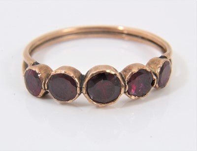 Lot 560 - Georgian garnet five stone ring