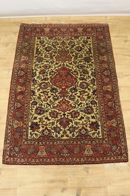 Lot 1513 - Good quality Kashan part silk rug