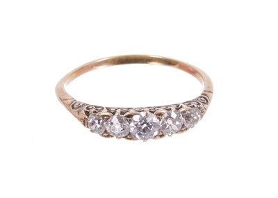 Lot 549 - Victorian diamond five stone ring