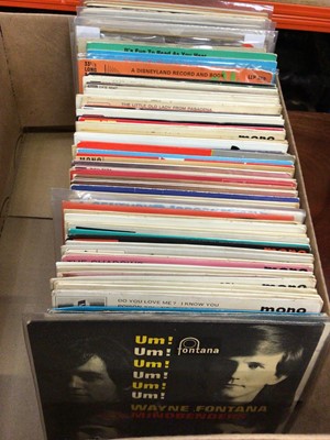 Lot 520 - Box of approx. 100 EP records including Dave Clark Five, Manfred Mann, Little Richard, Duane Eddy, Ray Charles, Wayne Fontana and The Mindbenders together with approx 250 singles mainly 1960's (3 b...