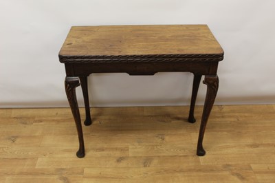 Lot 1384 - 18th century walnut tea table