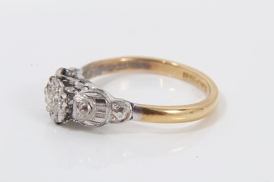 Lot 124 - 1950s diamond single stone ring