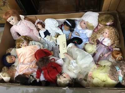 Lot 309 - Large collection of dolls and dolls clothes