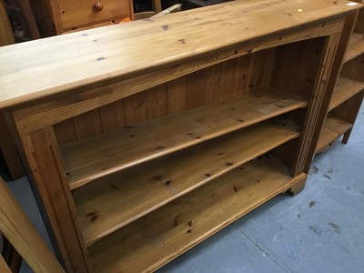 Lot 950 - Pine open bookcase with three adjustable shelves on bracket feet 122 cm wide, 92 cm high
