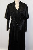 Lot 1480 - Victorian / Edwardian ladies' black silk full...