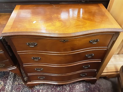 Lot 1058 - Georgian style mahogany serpentine fronted chest of four drawers on bracket feet, 78cm wide, 43cm deep, 85cm high