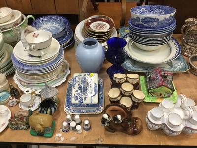 Lot 496 - Copeland Spode Italian pattern bowls, other blue and white ceramics, tea and dinnerware and sundry ceramics