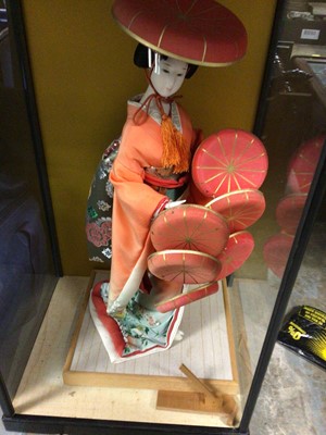 Lot 461 - Japanese hat seller doll in traditional costume and display case
