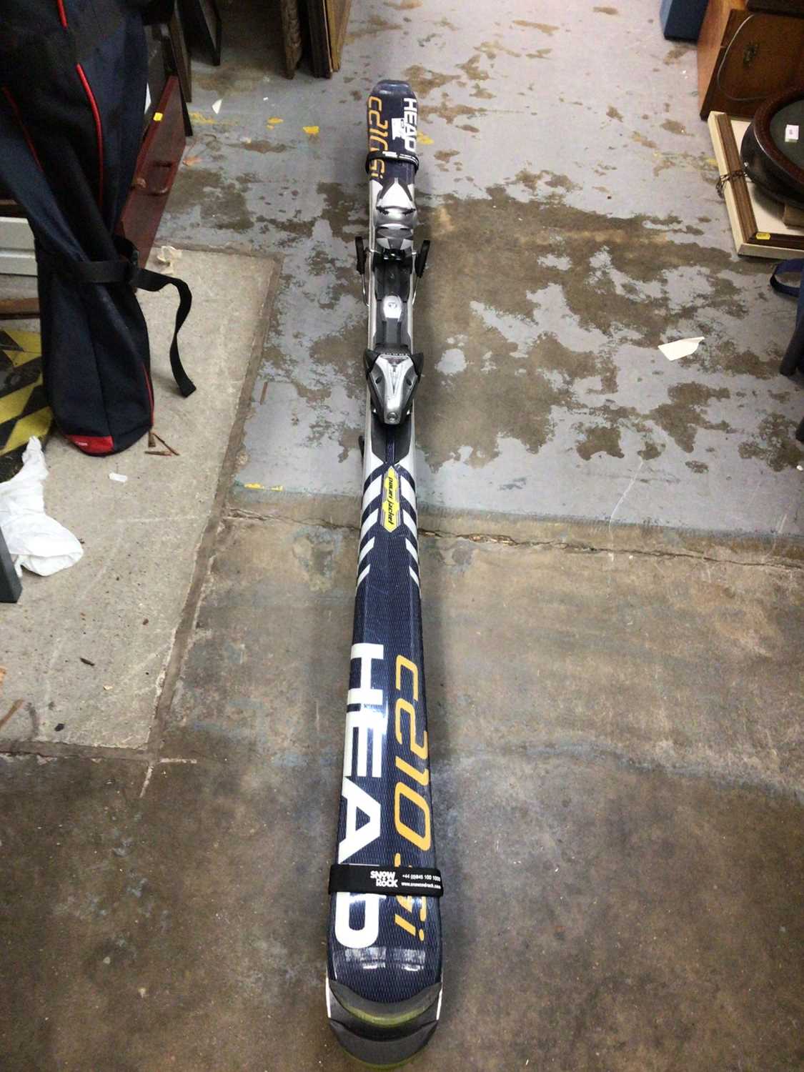 Lot 449 Head pair of skis with carry case