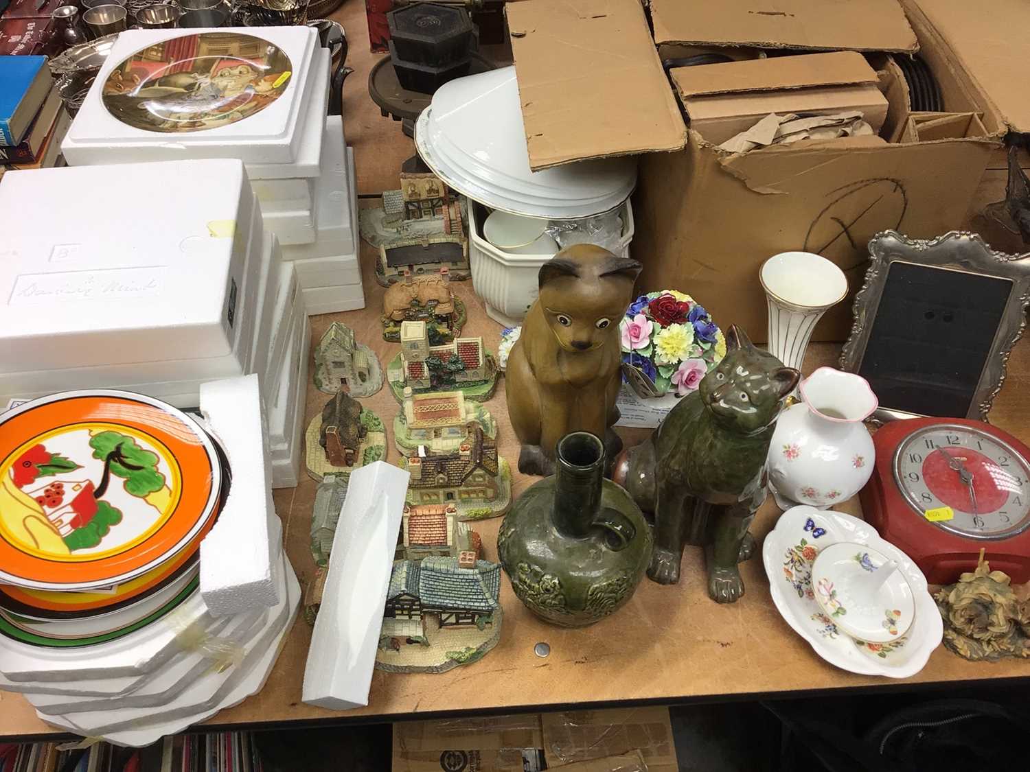 Lot 275 - Memory Lane and Lilliput Lane cottages, collectors plates, decorative china and two ornamental cats