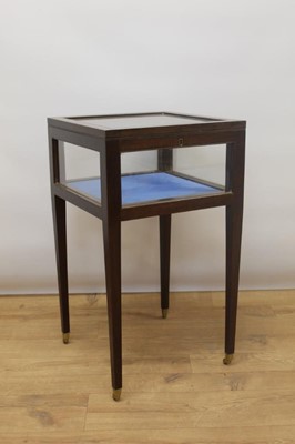 Lot 1359 - Good quality inlaid mahogany display table in the Edwardian style